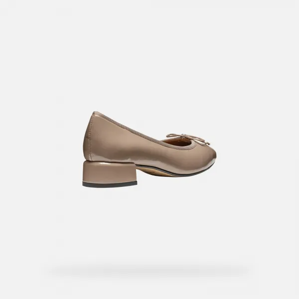 Beige women's heeled shoes Geox Floretia - Women's