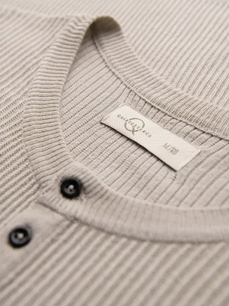 Ombre Men's ribbed sweater with buttons at the neckline - beige