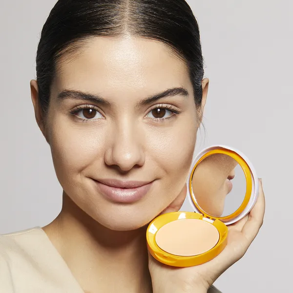 Heliocare 360° Oil-Free Compact kompaktný púdrový make-up SPF 50+ odtieň Pearl 10 g