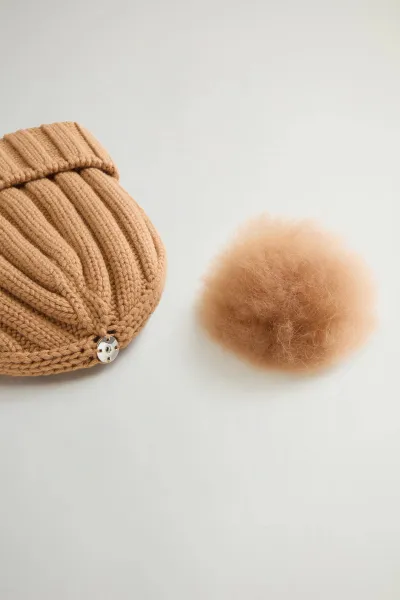 Čapica Woolrich Beanie Cashmere Pom Pom Soft Camel