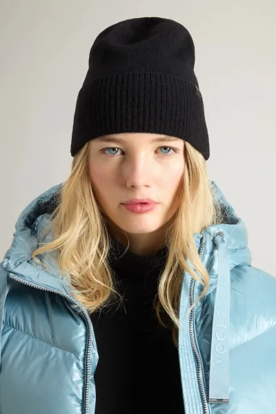 Čapica Woolrich Cashmere Ribbed Beanie Black