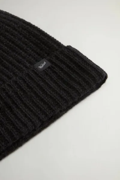 Čapica Woolrich Knitted Ribbed Beanie Black