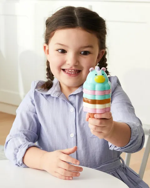 SKIP HOP Zoo Súprava zmrzlinová stohovacia s meniacimi sa farbami Sweet Scoops 2r+
