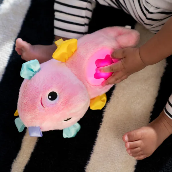 BABY EINSTEIN Upokojujúca hračka so senzorom plaču morský koník ružový Sea Dreams Seahorse™