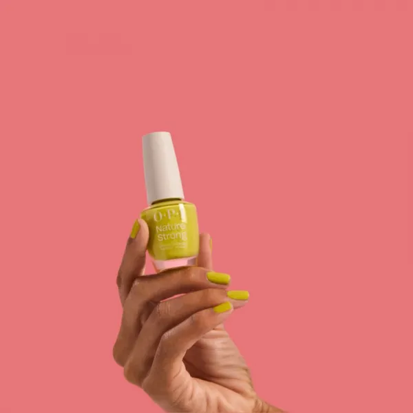 OPI Nature Strong Nails&Skin lak na nechty vegan odtieň Give Me Some Suga Cane 15 ml