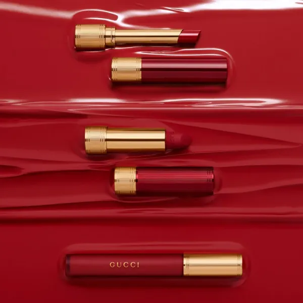 Gucci Gucci Beauty Rouge de Beauté Brillant hydratačný rúž odtieň 509 Rosso Ancora 1.8 g