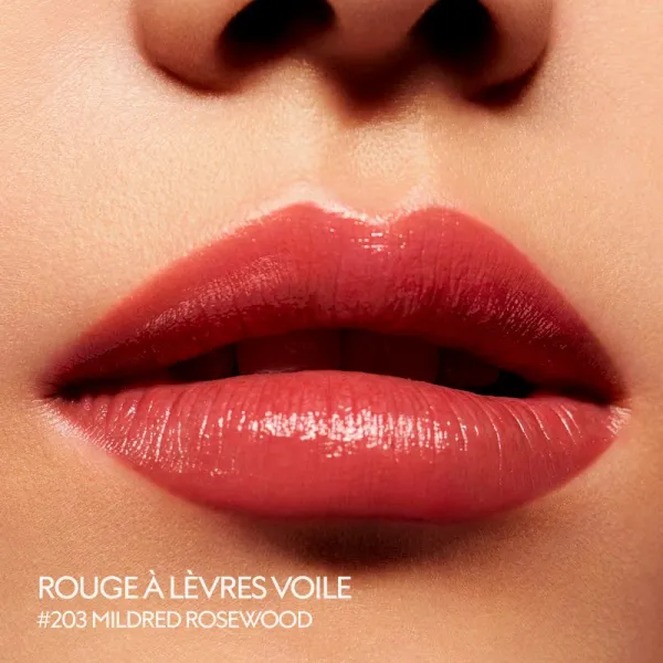 Gucci Gucci Beauty Rouge à Lèvres Voile lesklý rúž odtieň 203 Mildred Rosewood 3.5 g
