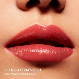 Gucci Gucci Beauty Rouge à Lèvres Voile lesklý rúž odtieň 203 Mildred Rosewood 3.5 g