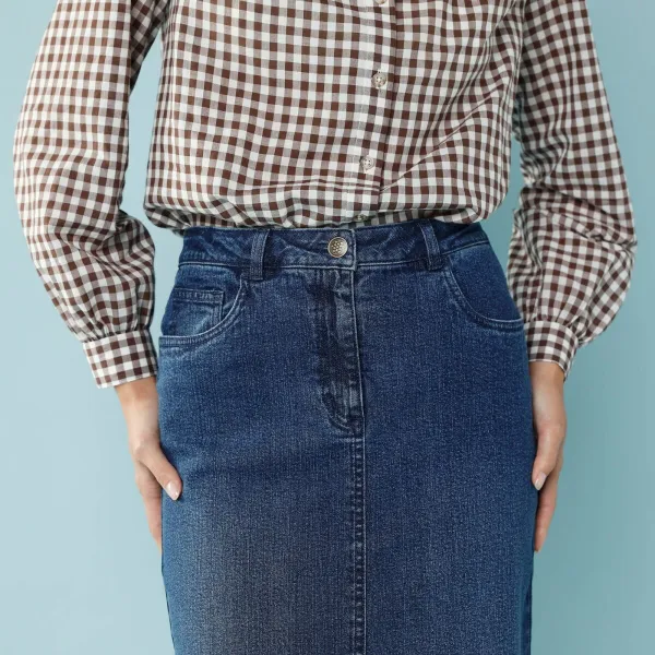 Džínsová midi sukňa pre nižšiu postavu