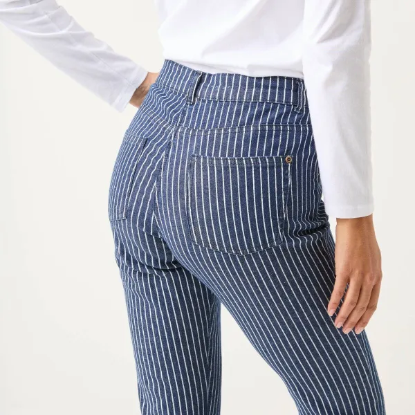 Úzke dlhé nohavice z pruhovaného denimu