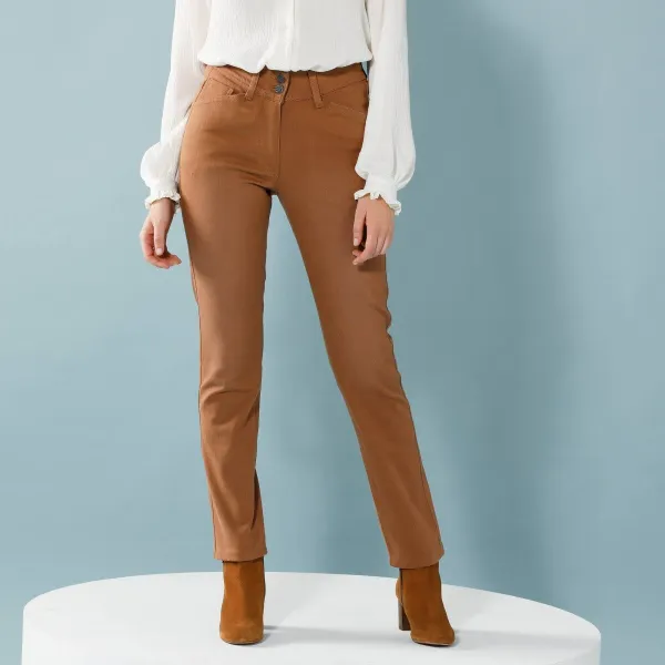 Rovné nohavice pre nižšiu postavu