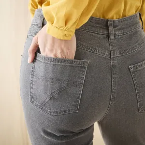 Strečové rovné džínsy pre nižšiu postavu
