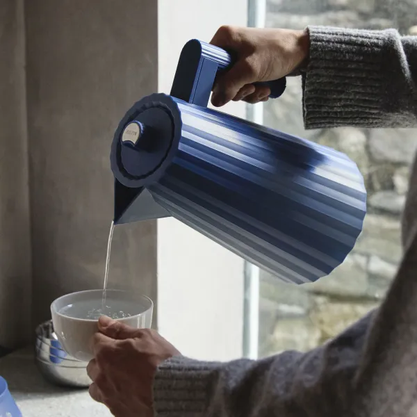 Rýchlovarná kanvica Plissé 1,7 L, modrá - Alessi