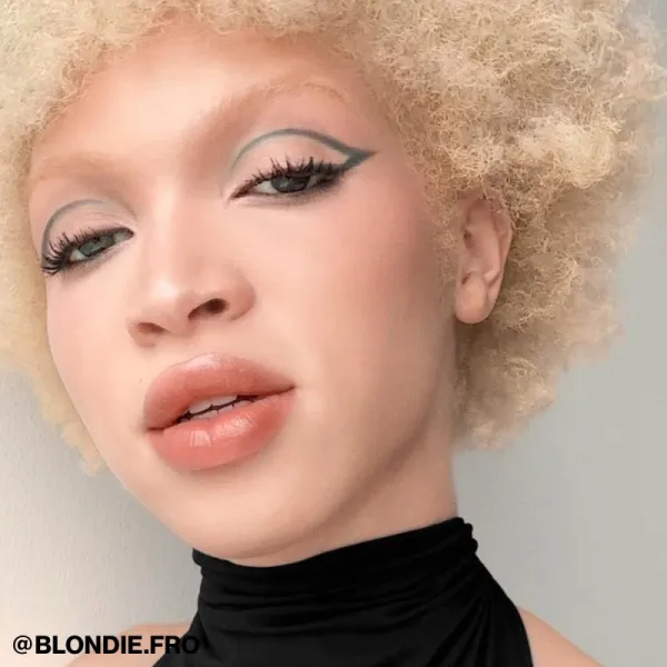 Smashbox Metallic Eyeliner metalická očná linka odtieň Jolt 0.28 g