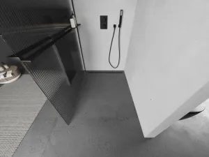 MEXEN/S - Kioto+ Sprchová zástena WALK-IN s poličkou a držiakom uterákov 80 x 200, prúžky 8 mm, čierna 800-080-121-70-09