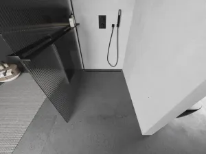 MEXEN/S - Kioto+ Sprchová zástena WALK-IN s poličkou a držiakom uterákov 120 x 200, prúžky 8 mm, čierna 800-120-121-70-09