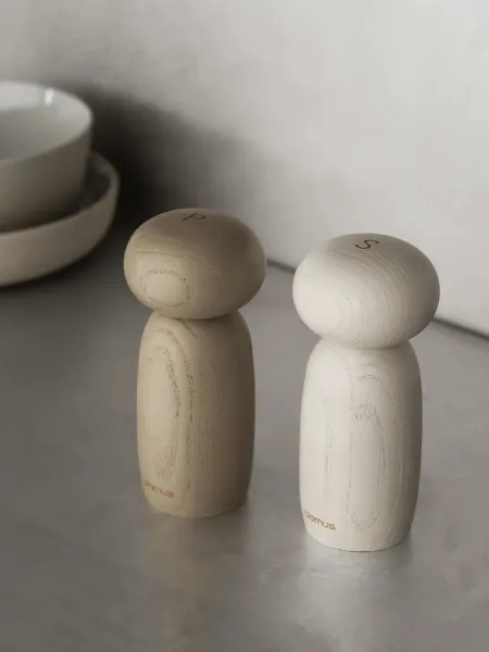Mlynček na soľ a korenie, kolekcia MOLI | V 13 cm, Ø 6 cm - Mesačný lúč/Nomád - Blomus