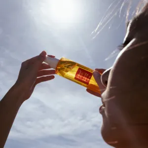 Dr Irena Eris SPA Resort Vibrant Rio ošetrujúci a opaľovací olej s hydratačným účinkom SPF 50 200 ml