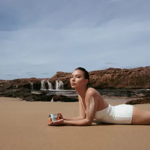Dr Irena Eris SPA Resort Tropical Tahiti zjemňujúci telový peeling 200 g