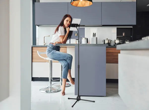 Durable Podlahový stojan na tablet TWIST FLOOR, čierny