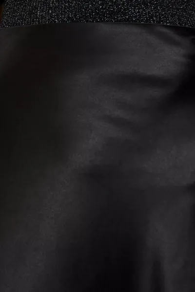 Čierna midi sukňa