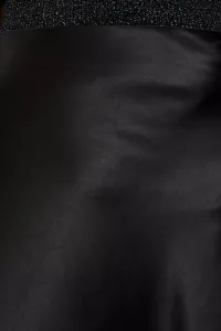 Čierna midi sukňa