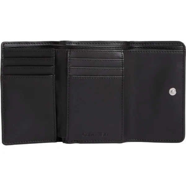 Calvin Klein Woman's Wallet 8720108584548