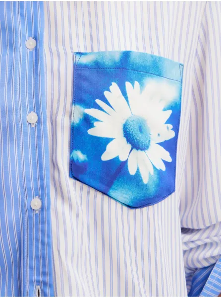 Bielo-modrá dámska pruhovaná košeľa Desigual Flower Pocket