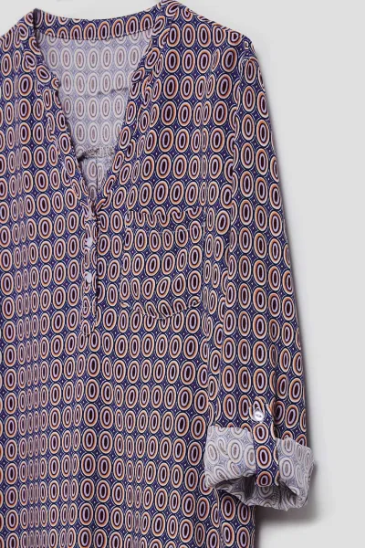 Marisse Patterned V-Neck Shirt In Light Blue