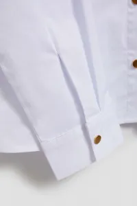 Jednoduchá košeľa s ozdobnými gombíkmi