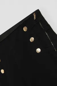 Marisse Jeans With Decorative Buttons