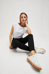 Marisse Jeans With Decorative Buttons