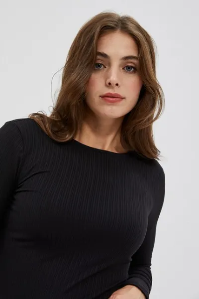 Blouse with back neckline and decorated chain