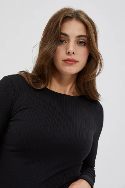 Blouse with back neckline and decorated chain