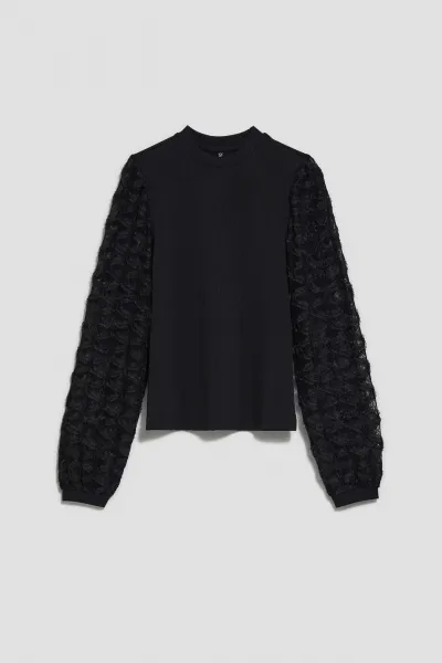 Elegant blouse with openwork sleeves