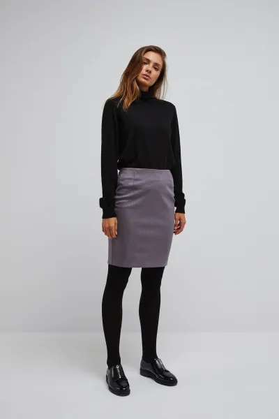 Pencil skirt with shiny thread