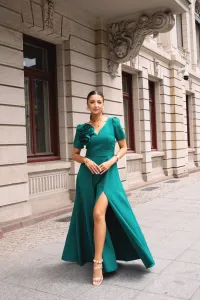 Dlhé spoločenské zelené šaty s rukávom a kvetinou Veľkosť: 42
