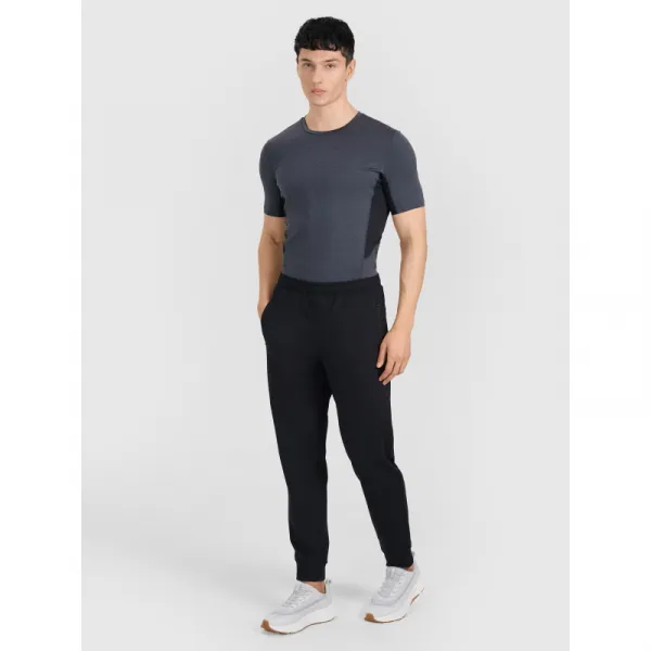 Pánske tréningové nohavice 4F TROUSERS FNK M1067-WMM00TFTRM1067-20S-DEEP BLACK
