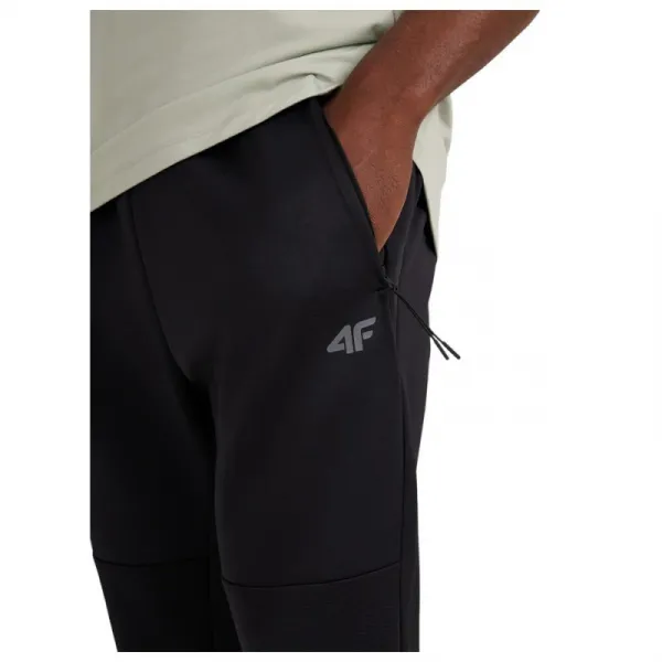 Pánske tréningové nohavice 4F TROUSERS FNK M0888-WAW25TFTRM0888-20S-DEEP BLACK