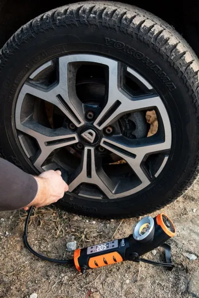 Akumulátoroválampa800lmskompresorom99-130NEOTOOLS
