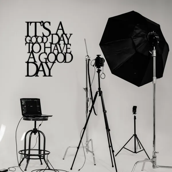 Wallity Nástenná kovová dekorácia Good Day černá