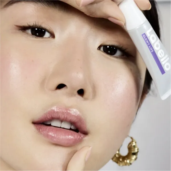 Labello Glowy Lips hydratačný balzam na pery s kyselinou hyalurónovou 10 ml