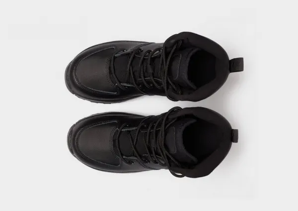 Nike Manoa