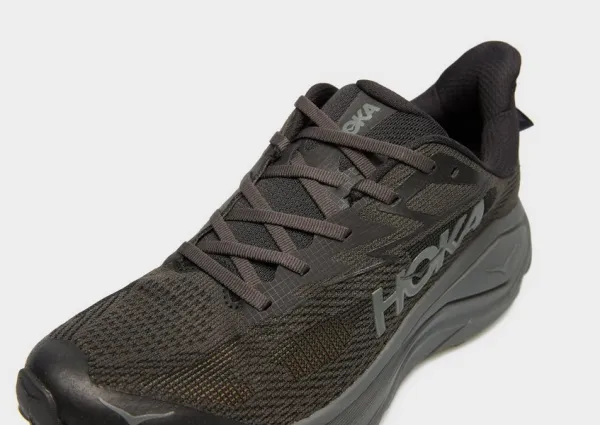 Hoka Challenger 8