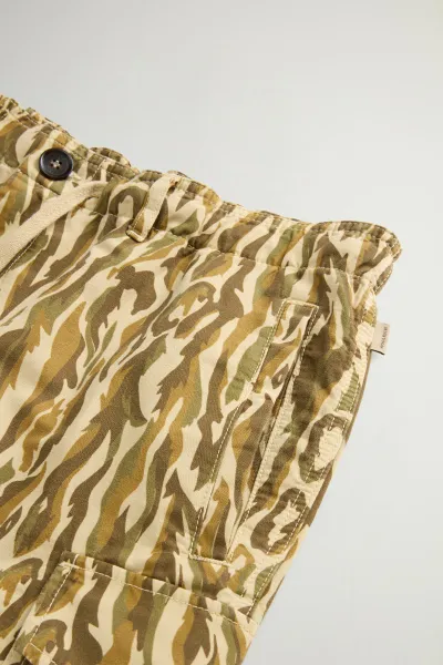Šortky Woolrich Camo Cotton Linen Short Beige Camo