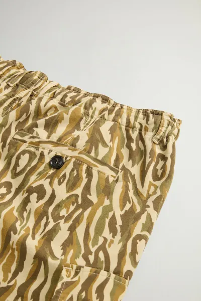 Šortky Woolrich Camo Cotton Linen Short Beige Camo