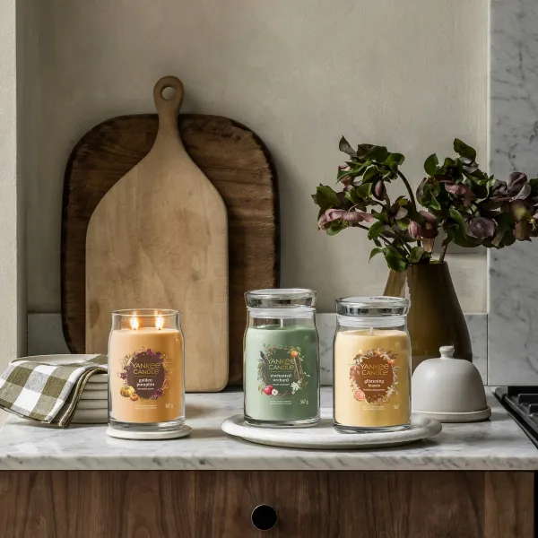 Yankee Candle Vonná sviečka veľká Signature Enchanted Orchard, 567 g, L