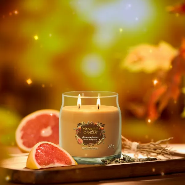 Yankee Candle Vonná sviečka stredná Signature Glistening Leaves, 368 g, M