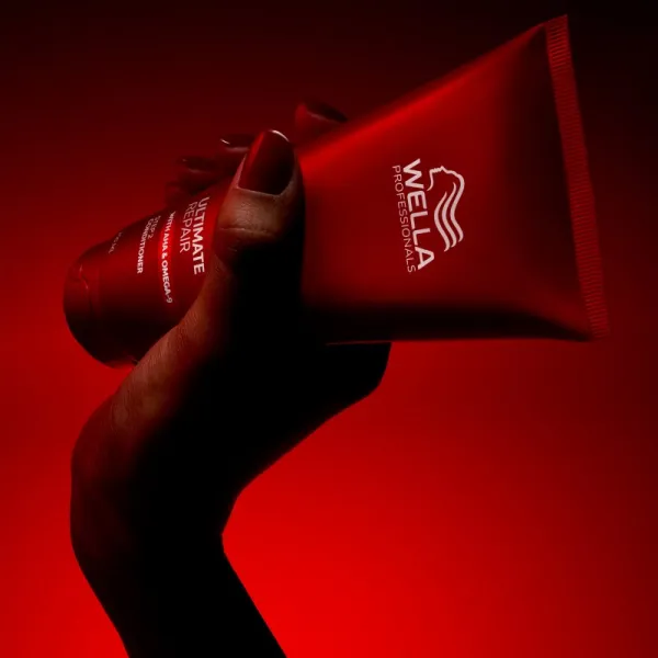 Wella Professionals Ultimate Repair Conditioner hydratačný kondicionér pre poškodené a farbené vlasy 200 ml