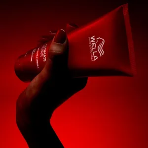 Wella Professionals Ultimate Repair Conditioner hydratačný kondicionér pre poškodené a farbené vlasy 200 ml